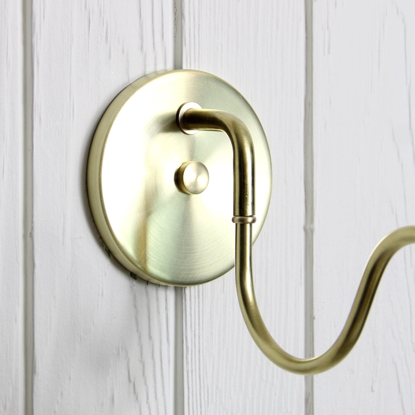 Ondu Wall Sconce in Classic Brass w/Frosted Glass