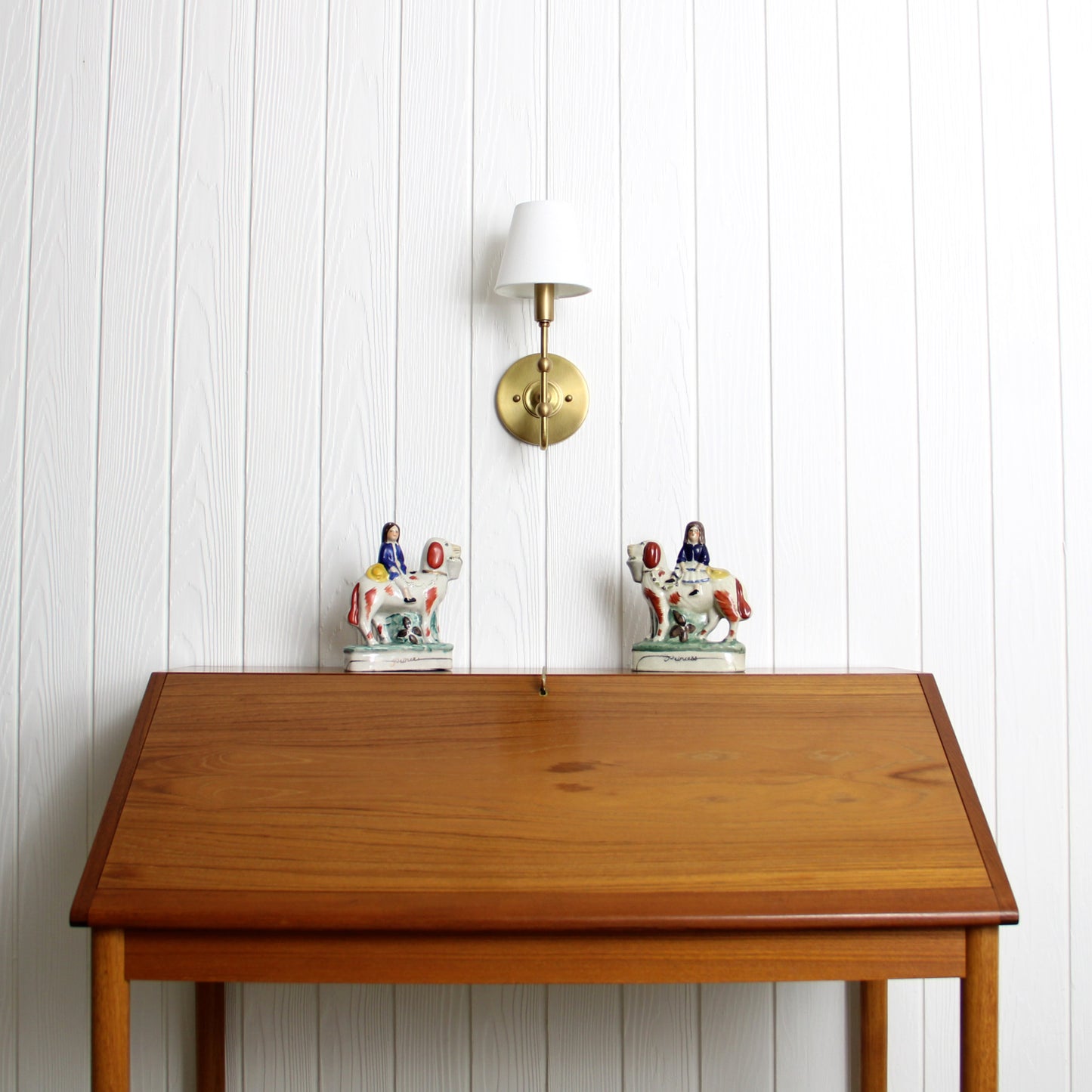 Oyère Wall Sconce in Heritage Brass