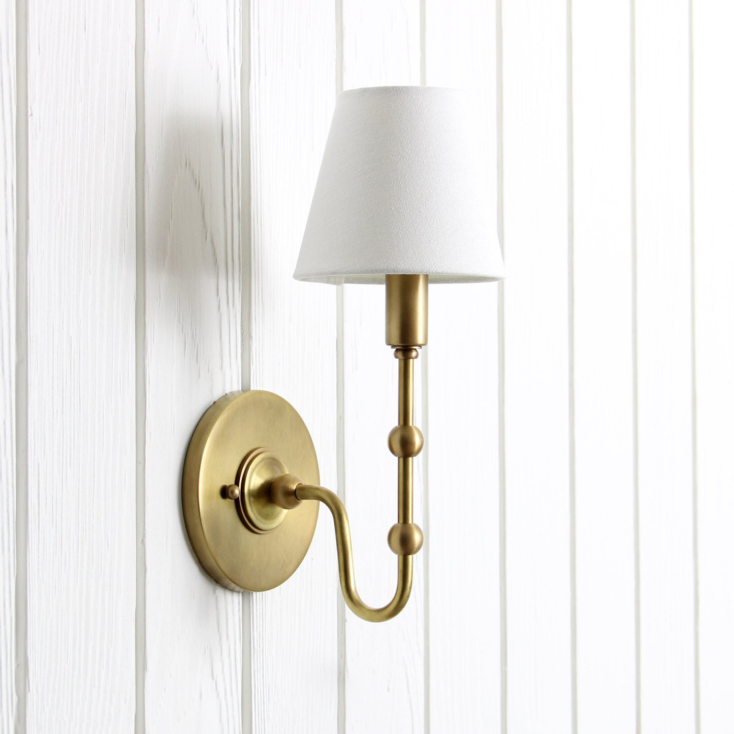 Oyère Wall Sconce in Heritage Brass