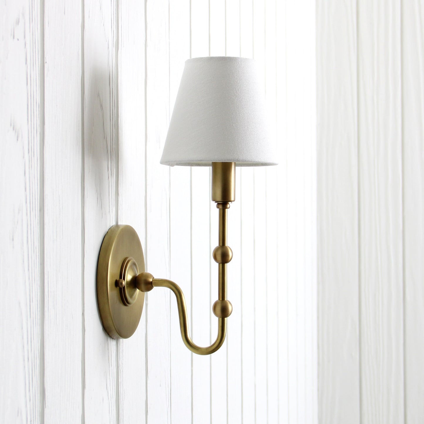 Oyère Wall Sconce in Heritage Brass