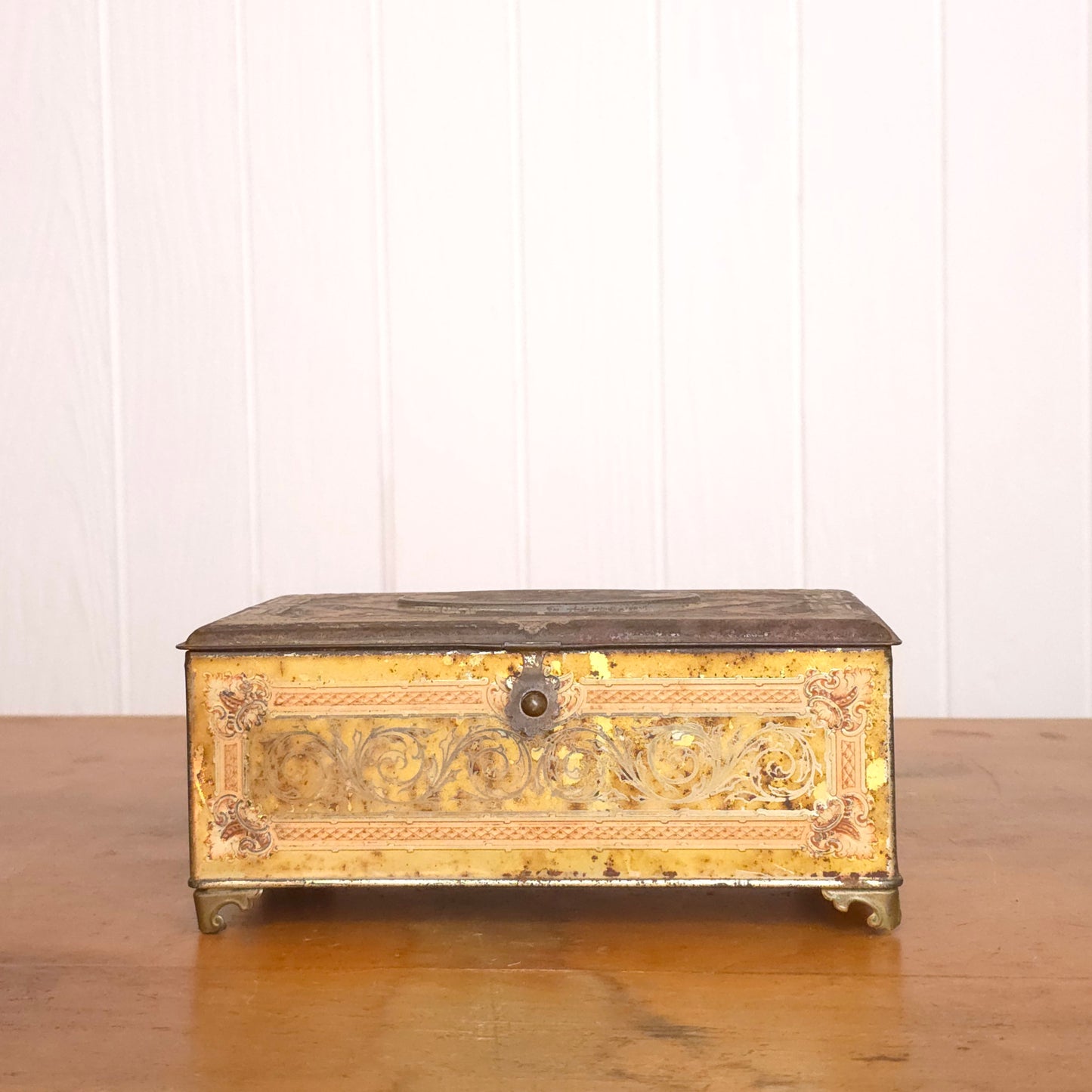 1920s Artstyle nouveau metal candy tin