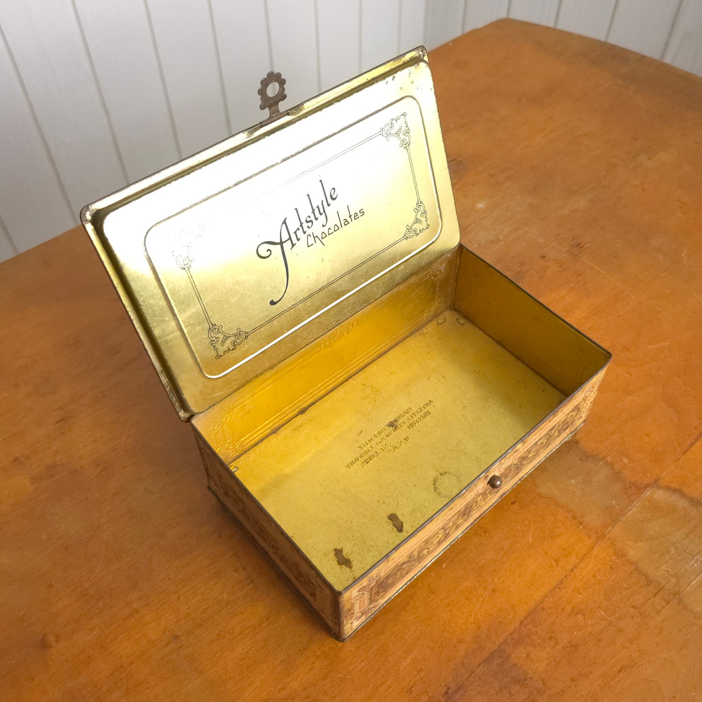 1920s Artstyle nouveau metal candy tin interior