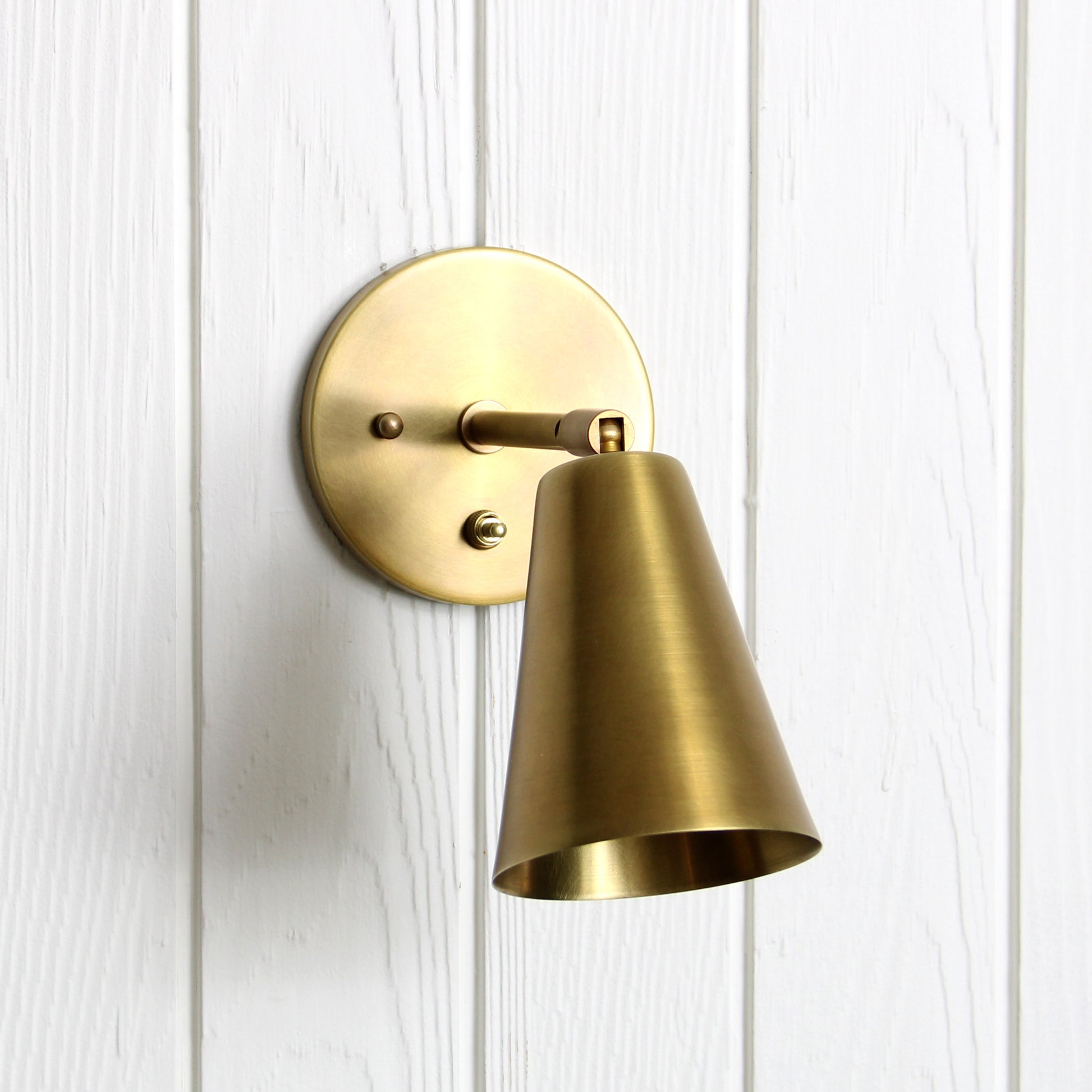 Coast Wall Sconce in Heritage Brass w/switch