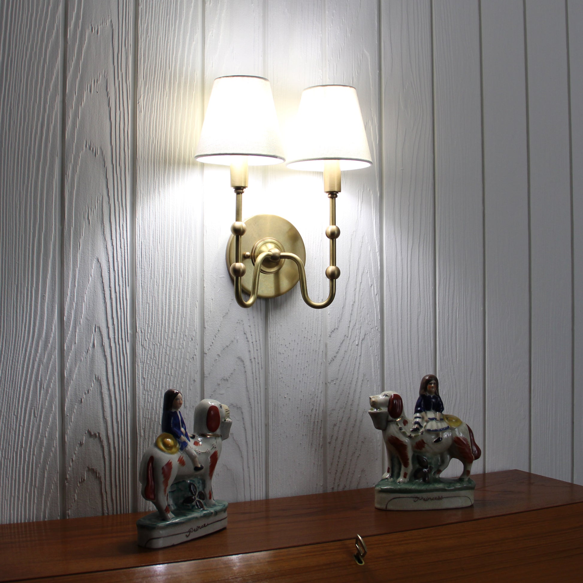 Oyère Dual Wall Sconce in Heritage Brass