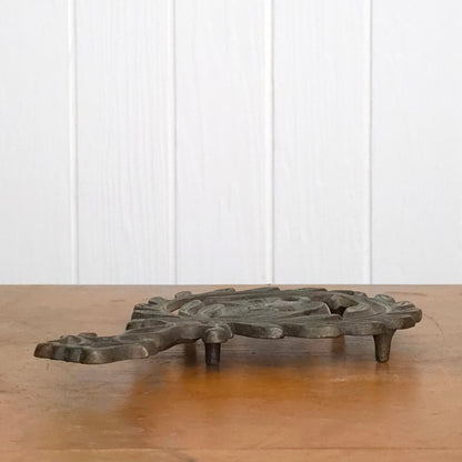 Side view of Cast Iron Americana Wilton Trivet