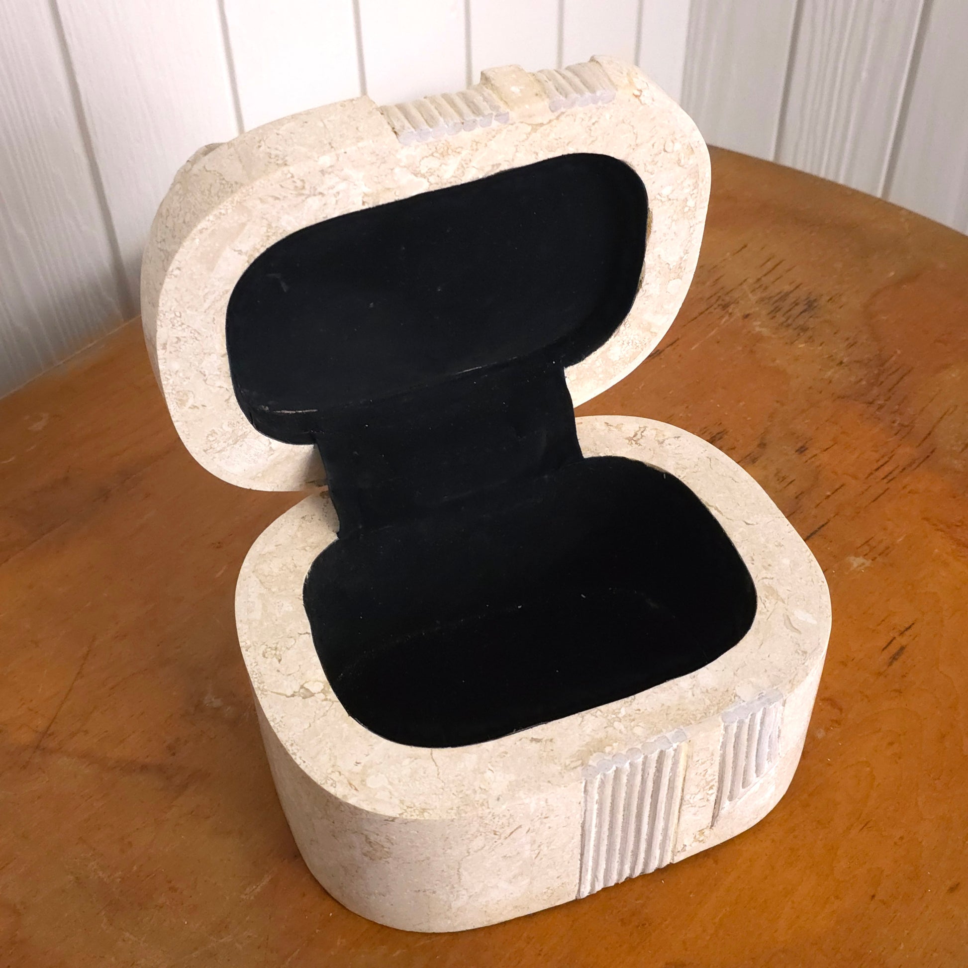 Open detail of Renoir Tesselated Stone Box with Bow